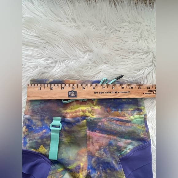 LULULEMON ~Cargo Super-High-Rise Hiking Shorts
Size 4 - Picture 10 of 11